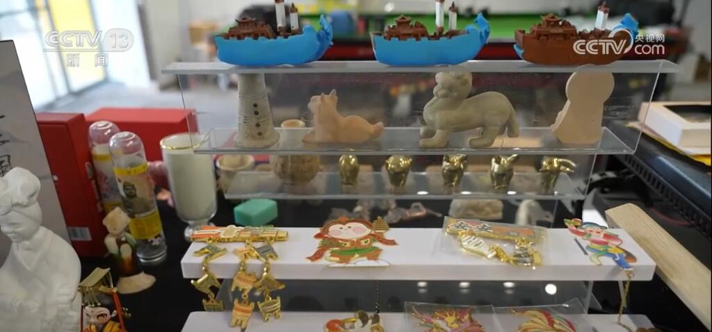 豐富多樣文創(chuàng)產(chǎn)品屢次&ldquo;出圈&rdquo; 年輕的他們讓文化消費&ldquo;體驗化&rdquo;